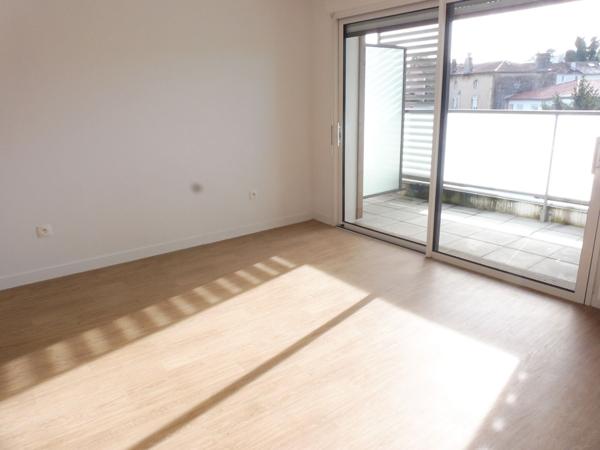 Appartement à vendre Mont De Marsan centre ville T2 loué parking balcon investisseurs