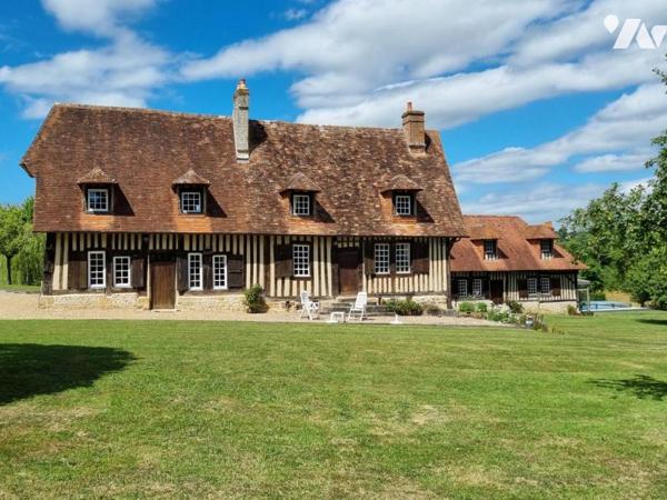 Belle propriété normande constituée de 3 maisons et piscine