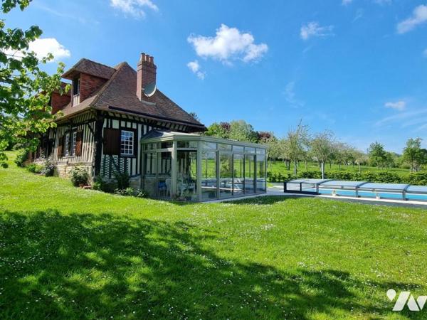 Belle propriété normande constituée de 3 maisons et piscine