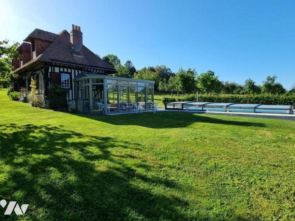 Belle propriété normande constituée de 3 maisons et piscine