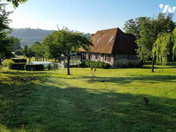 Belle propriété normande constituée de 3 maisons et piscine