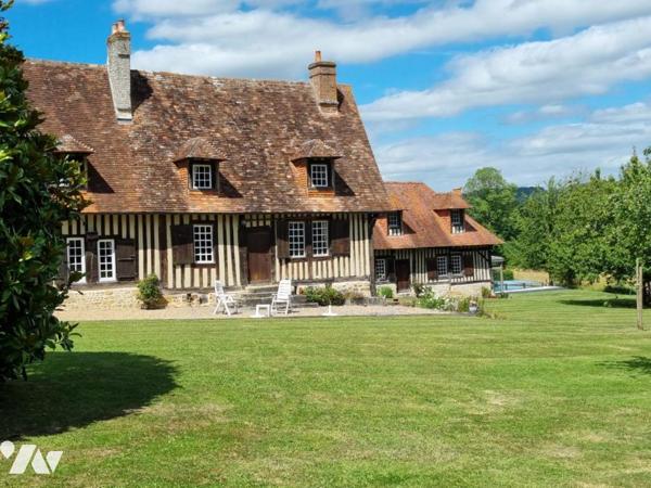 Belle propriété normande constituée de 3 maisons et piscine