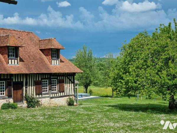 Belle propriété normande constituée de 3 maisons et piscine