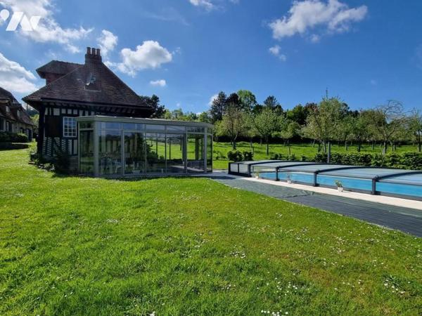 Belle propriété normande constituée de 3 maisons et piscine