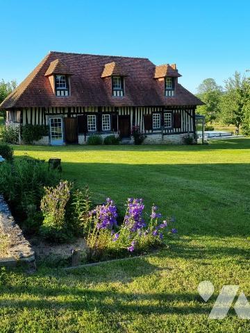 Belle propriété normande constituée de 3 maisons et piscine