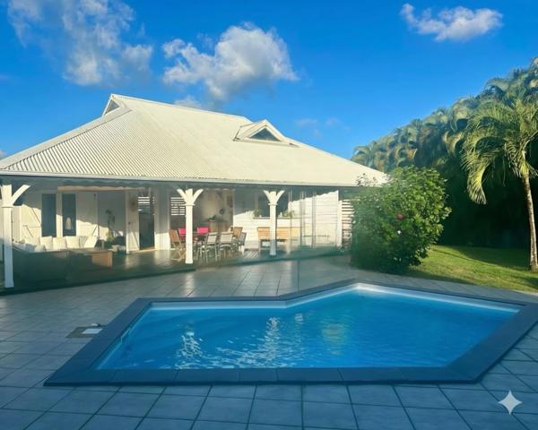 Superbe villa avec piscine dans résidence privée sécurisée, BAIE MAHAULT (971)