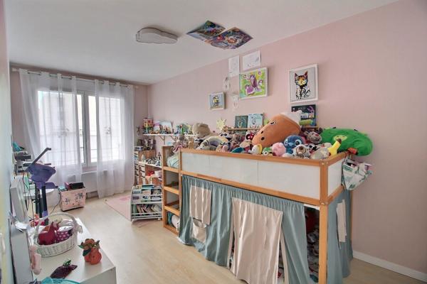 Appartement 4 pièces 81 m² + balcon 7 m² + parking