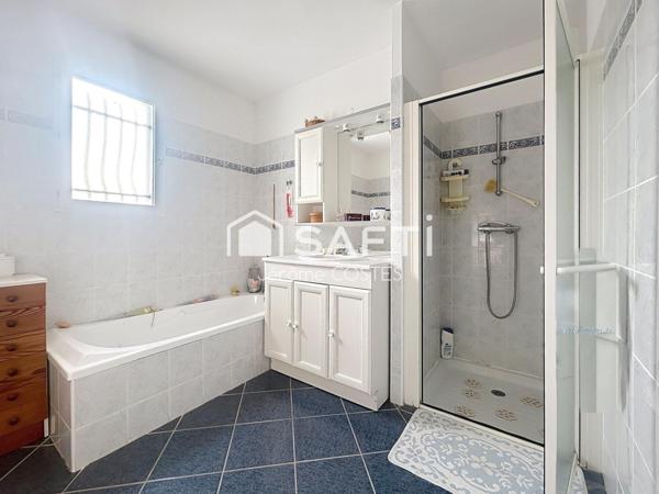 Maison Familiale d'environ 150 M2 avec double garage sur 2143 m2 de parcelle