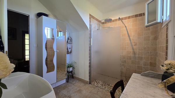 L'Isle-sur-la-Sorgue (84800) VILLA TRADITIONNELLE 117m² avec 3 CHAMBRES, CAVE,GARAGE - 10min A PIED DU CENTRE VILLE