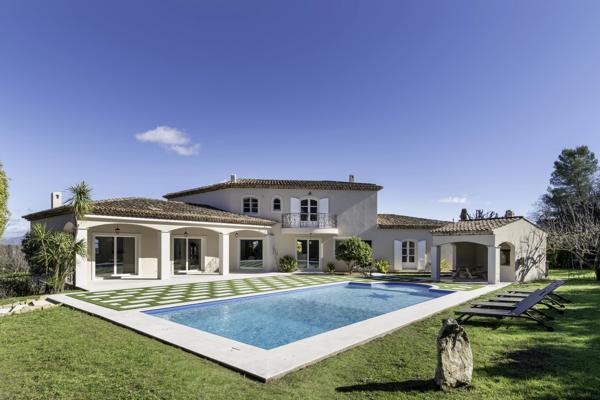 Élégance et prestige dans un domaine privé à deux pas de Valbonne