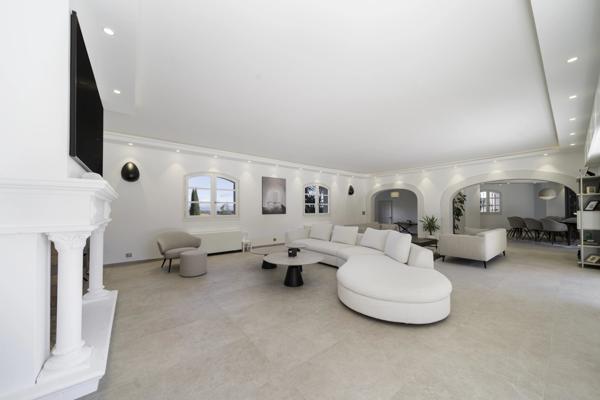 Élégance et prestige dans un domaine privé à deux pas de Valbonne