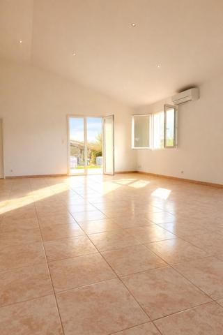 Maison de plein-pied située dan l'un des plus beaux villages de France dans un secteur recherché