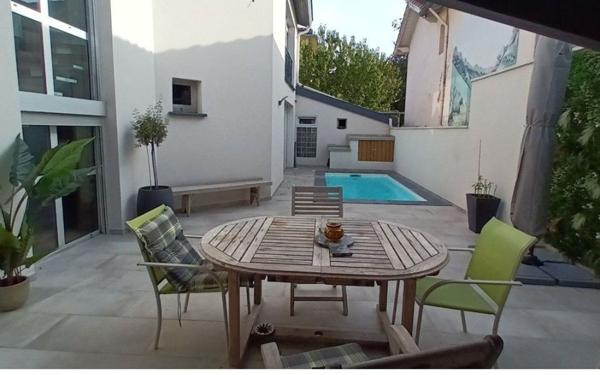 Maison à vendre    8 pièces •  Toulouse