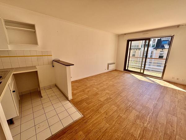 T2 LA BAULE LES PINS avec terrasse, balcon et Box