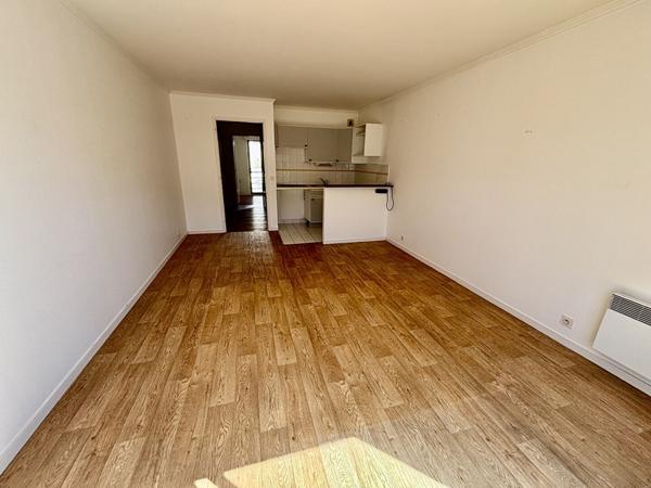 T2 LA BAULE LES PINS avec terrasse, balcon et Box