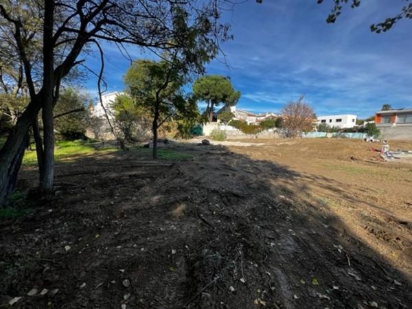 Dpt Hérault (34), à vendre JUVIGNAC terrain à Bâtir de 623 m2, viabilisé, borné, piscinable.