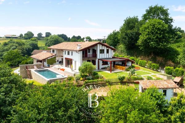 Hasparren, Maison 5 Chambres -  338 m² à vendre