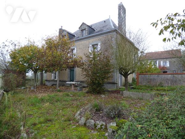 MAISON DE MAITRE - MONCOUTANT SUR SEVRE