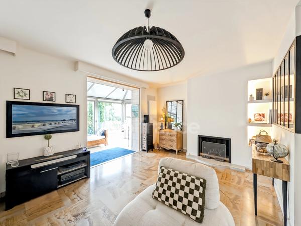 A vendre à Saint-Marcel (71) Villa de 189 m² 7 pièces 5 chambres et terrain à bâtir !
