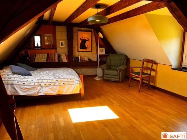 ANCIENNE LONGERE LA  MENITRE avec TERRAIN DE 2700 METRES