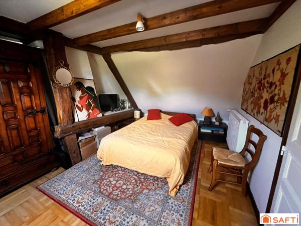 ANCIENNE LONGERE LA  MENITRE avec TERRAIN DE 2700 METRES