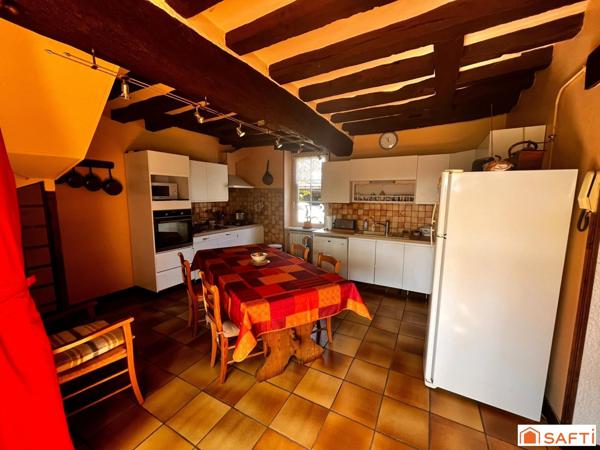 ANCIENNE LONGERE LA  MENITRE avec TERRAIN DE 2700 METRES