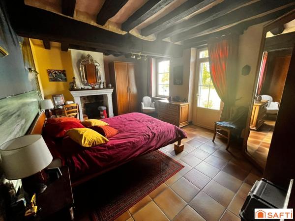 ANCIENNE LONGERE LA  MENITRE avec TERRAIN DE 2700 METRES