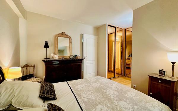 Appartement à vendre    5 pièces • 136,11 m2 Saint-Maur-des-Fossés