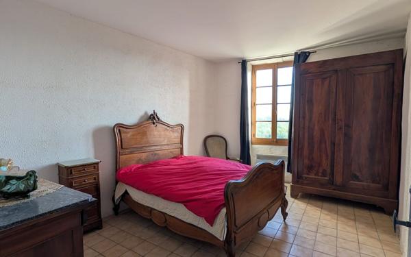 Maison à vendre    8 pièces •  Meynes