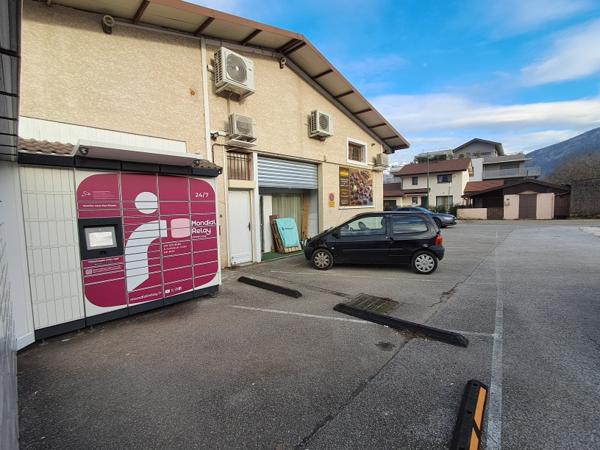 Murs commerciaux !  Local commercial avec vitrine + atelier