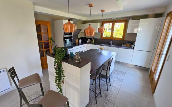 Maison à vendre    5 pièces • 147,15 m2 Chevry