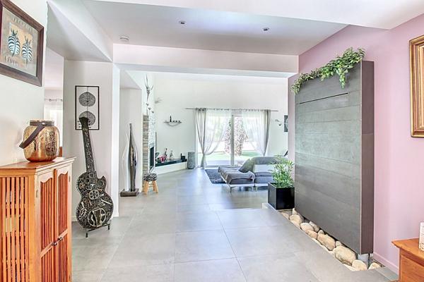 A VENDRE DRAGUIGNAN Maison 300 m² avec PISCINE GARAGE SOUS SOL terrain 4600 m²