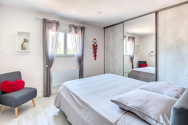 A VENDRE DRAGUIGNAN Maison 300 m² avec PISCINE GARAGE SOUS SOL terrain 4600 m²