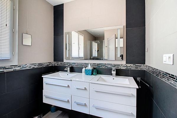 A VENDRE DRAGUIGNAN Maison 300 m² avec PISCINE GARAGE SOUS SOL terrain 4600 m²