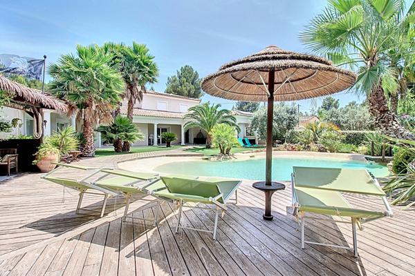 A VENDRE DRAGUIGNAN Maison 300 m² avec PISCINE GARAGE SOUS SOL terrain 4600 m²