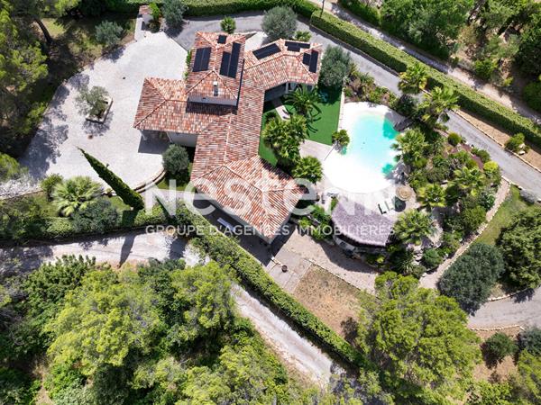 A VENDRE DRAGUIGNAN Maison 300 m² avec PISCINE GARAGE SOUS SOL terrain 4600 m²