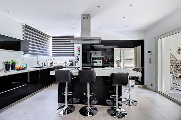 A VENDRE DRAGUIGNAN Maison 300 m² avec PISCINE GARAGE SOUS SOL terrain 4600 m²