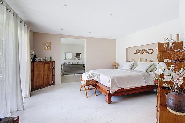 A VENDRE DRAGUIGNAN Maison 300 m² avec PISCINE GARAGE SOUS SOL terrain 4600 m²