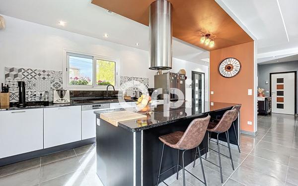 Maison à vendre    5 pièces •  Sainte-Fortunade