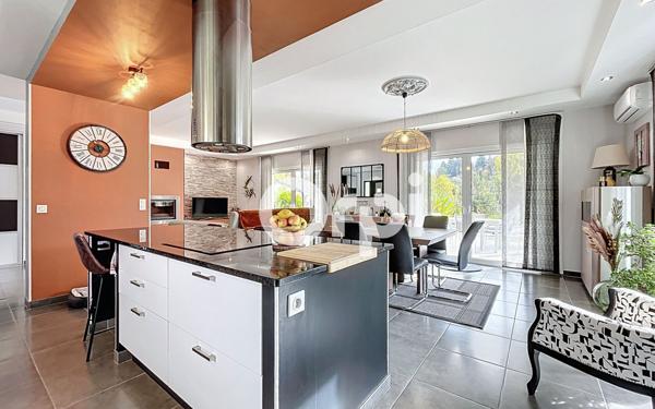 Maison à vendre    5 pièces •  Sainte-Fortunade