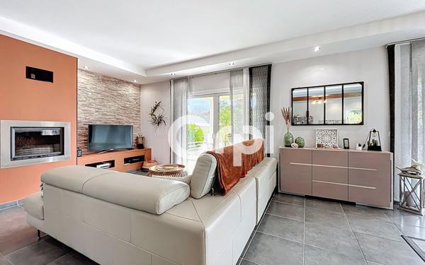 Maison à vendre    5 pièces •  Sainte-Fortunade