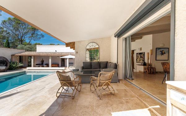 Maison à vendre    7 pièces •  Fréjus