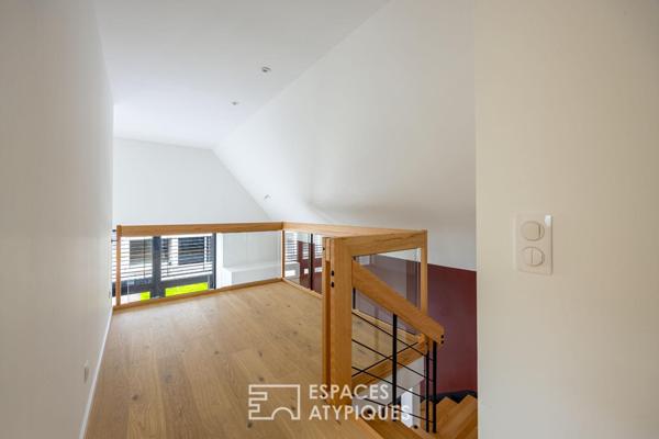 Loft contemporain en duplex et sa terrasse dans une ancienne friche industrielle