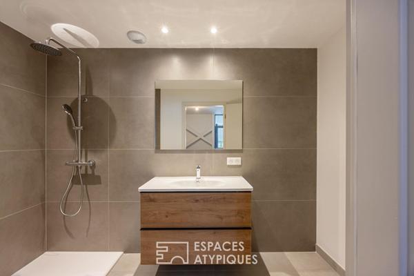 Loft contemporain en duplex et sa terrasse dans une ancienne friche industrielle