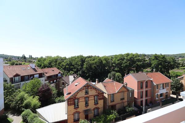 Appartement Chaville rive gauche 4 pièces 85 m2 avec balcon garage et cave ascenseur