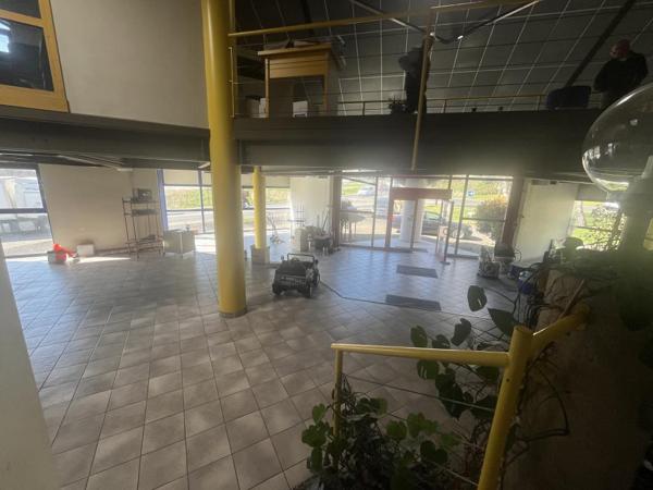 Local professionnel avec visibilité exceptionnelle + option surface supplémentaire – Rond-point de la Gineste, Rodez