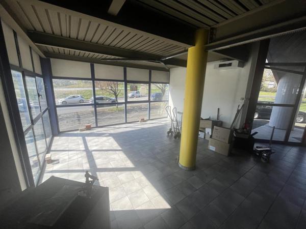 Local professionnel avec visibilité exceptionnelle + option surface supplémentaire – Rond-point de la Gineste, Rodez