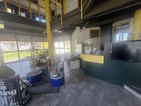 Local professionnel avec visibilité exceptionnelle + option surface supplémentaire – Rond-point de la Gineste, Rodez