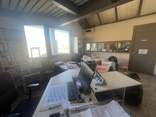 Local professionnel avec visibilité exceptionnelle + option surface supplémentaire – Rond-point de la Gineste, Rodez