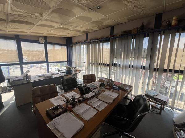 Local professionnel avec visibilité exceptionnelle + option surface supplémentaire – Rond-point de la Gineste, Rodez